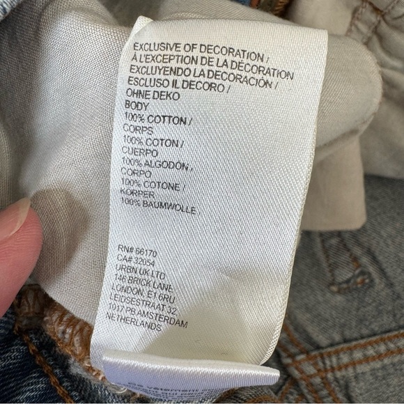 NWOT! Anthropologie Pilcro Denim Shorts with Button Fly and Raw Hem - Picture 5 of 8